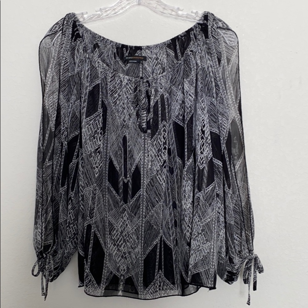 BCBG Maxazria Open Sleeve Blouse Size M